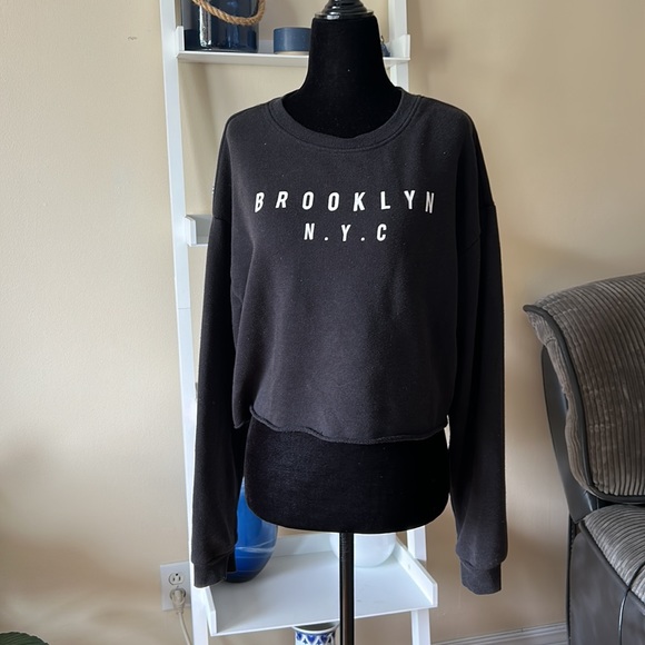 URBAN NATION 2/$25 cropped sweatshirt size medium - Picture 8 of 10